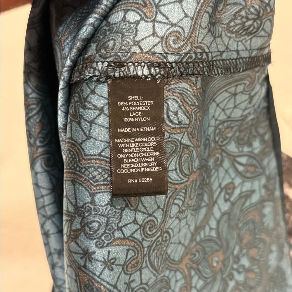 Express Teal and Black Short Sleeve Top with Lace Details NWT - Picture 5 of 5
